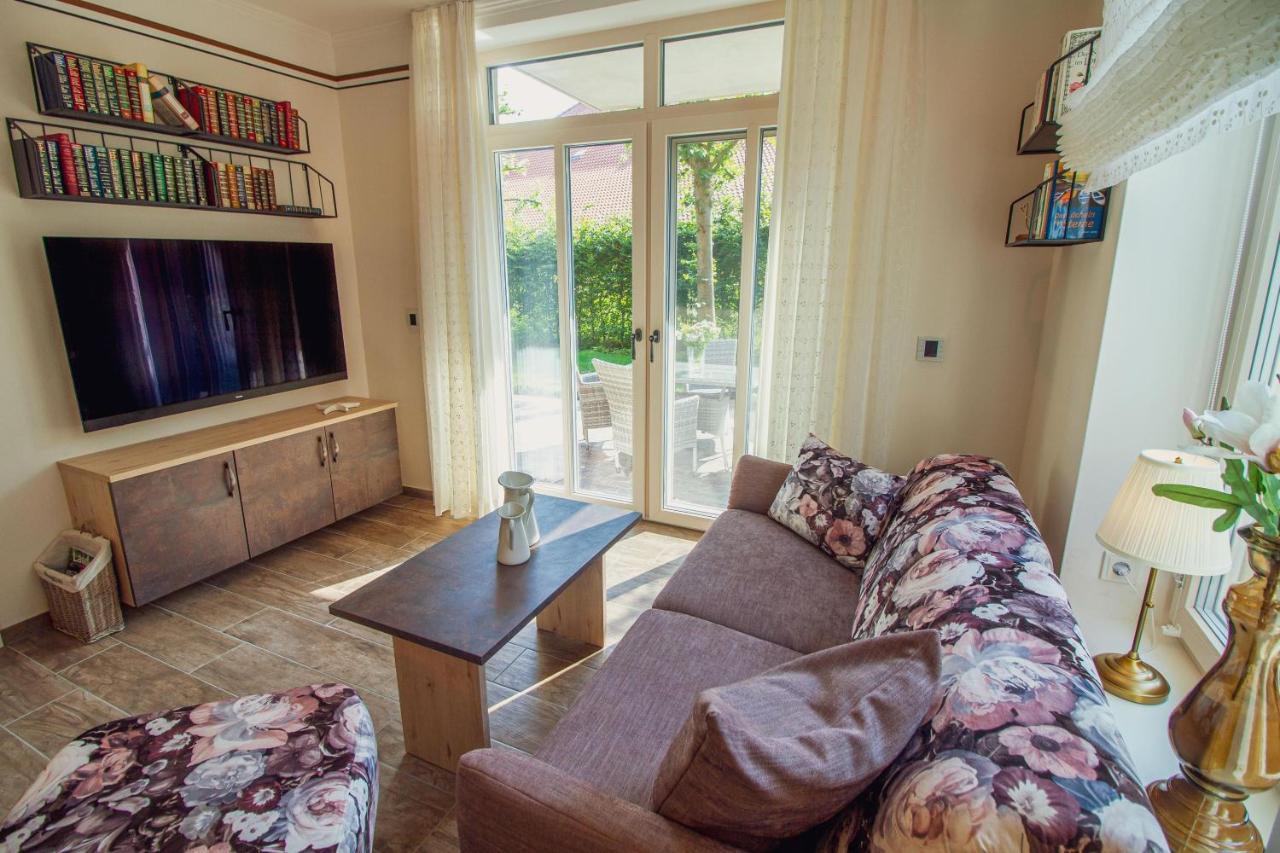 Up Besoeoek - Magnolie Mit Sauna Krummhörn Extérieur photo